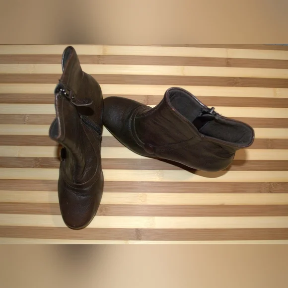 Clarks Bendables Brown Leather Zip Up Block Heel Ankle Boots Shoes Women's 7 M - Picture 4 of 5